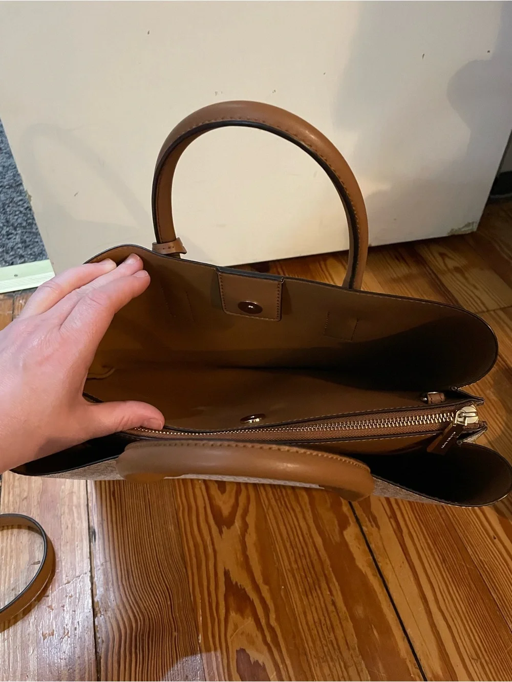 NWOT Michael Kors Jet Set Signature Logo Tote in Vanilla/Acorn